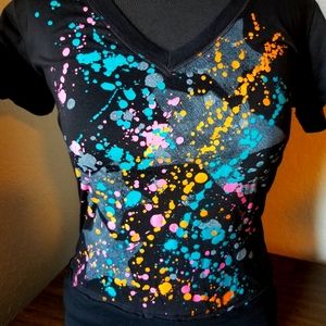 V-neck paint splatter T-shirt